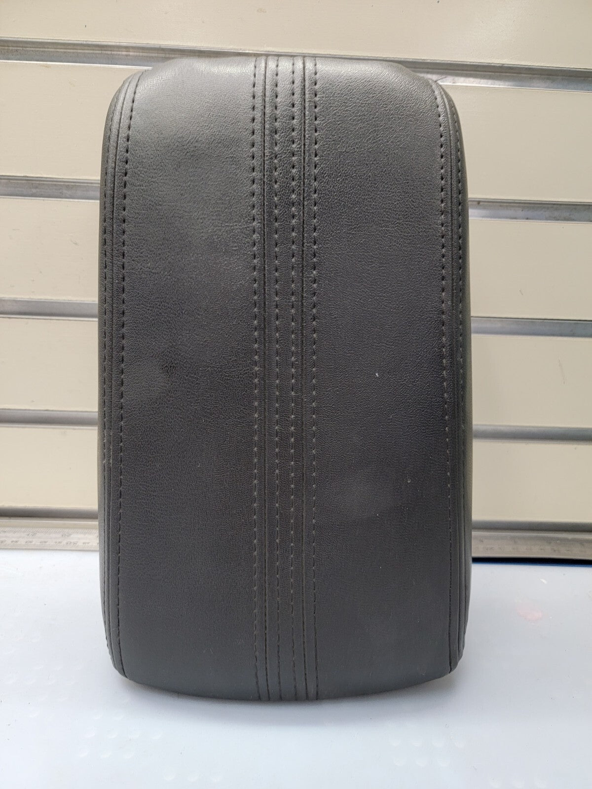 🔥2010 - 2012 Lincoln MKZ Center Console Lid Armrest Dark Gray Leather