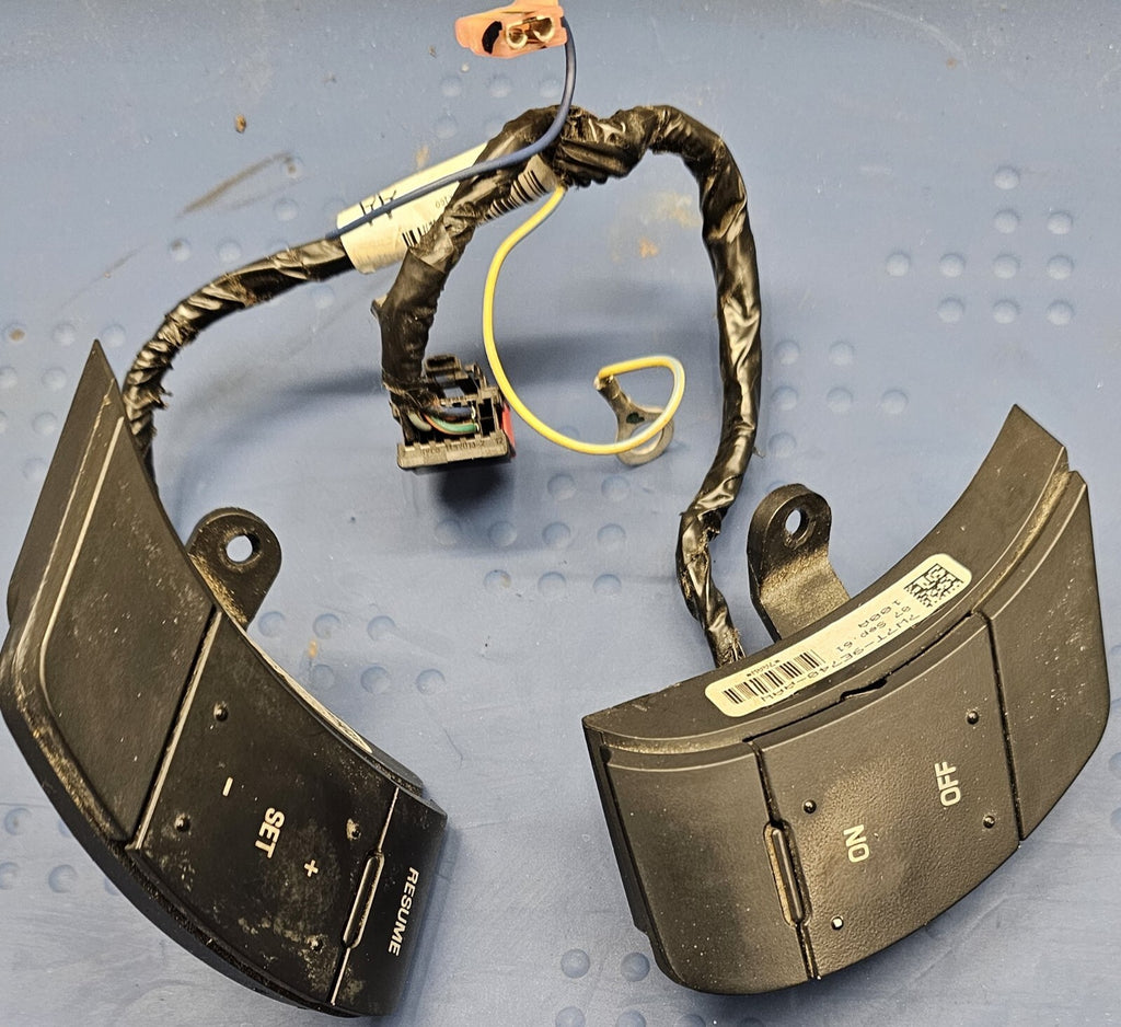 05-11 CROWN VICTORIA GRAND MARQUIS STEERING COLUMN WHEEL CRUISE SWITCH ASSEMBLY