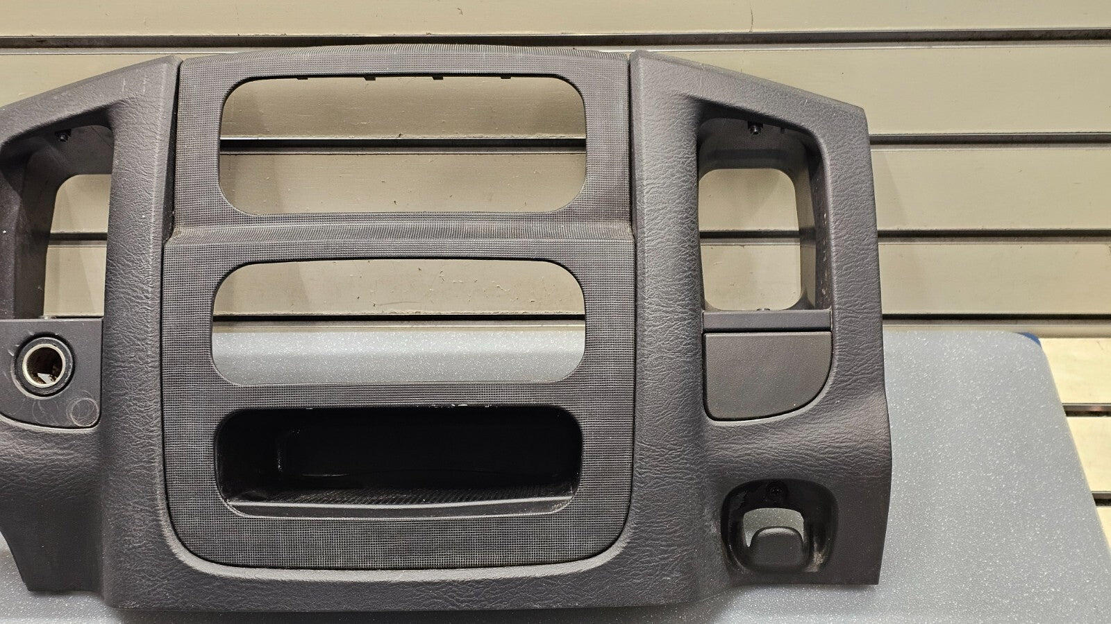 🔥02-05 Dodge RAM Dash RADIO Audio Stereo Bezel Climate Trim Panel Black B10