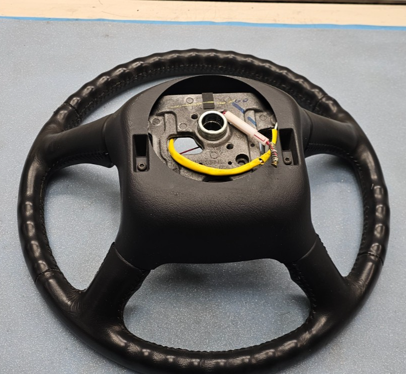 99-02 Chevy Silverado Tahoe Suburban Blazer SONOMA Steering Wheel Leather black