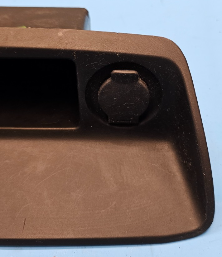 07-13 Armada Radio Bezel Cubby  Storage Trim Aux Lid Assembly Lower Charge BLACK