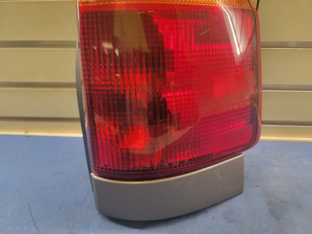 🔥2002-2009 GMC Envoy Tail Light Lamp Left Driver Side Bezel Assembly Chrome
