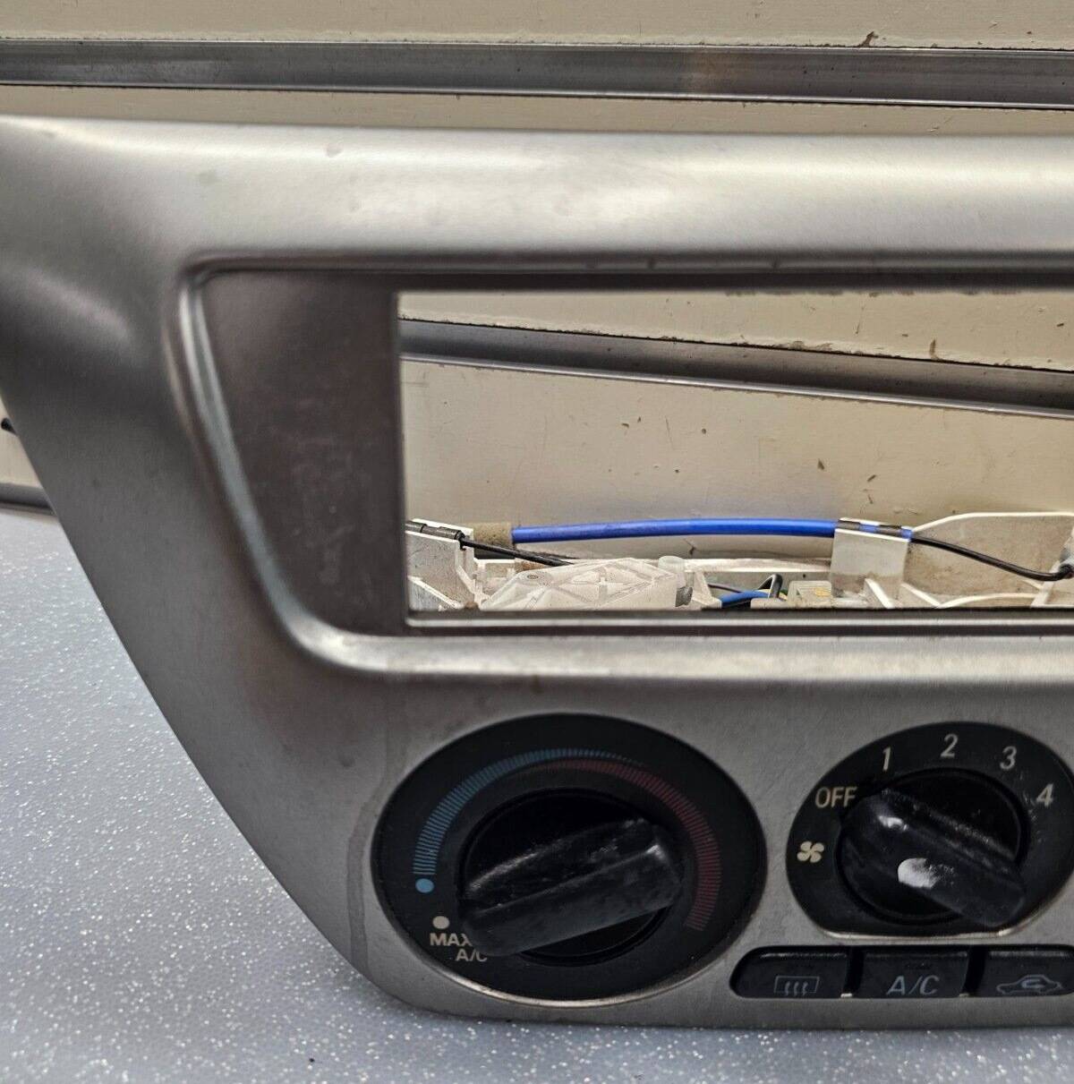 🔥02-05 Mitsubishi Lancer Radio Heater Climate Temperature Control Bezel Silver