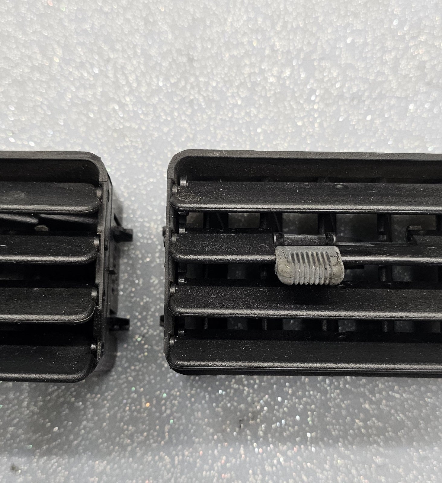 🔥92-96 Ford F150 F250 F350 Bronco Dash Vents Heat AC Air Vents Pair (2)