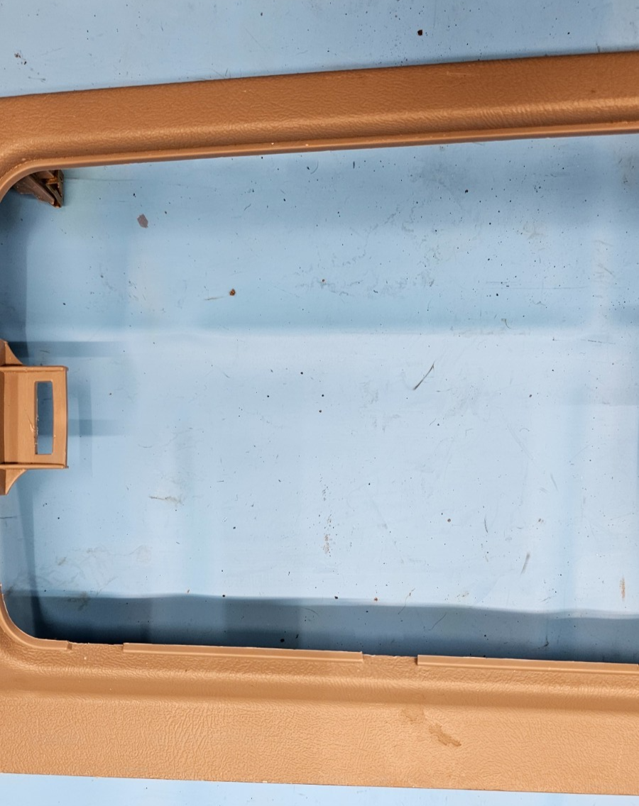 🔥03-06 CHEVY SILVERADO SIERRA DASH UPPER CENTER CONSOLE STORAGE CUBBY BEZEL TAN