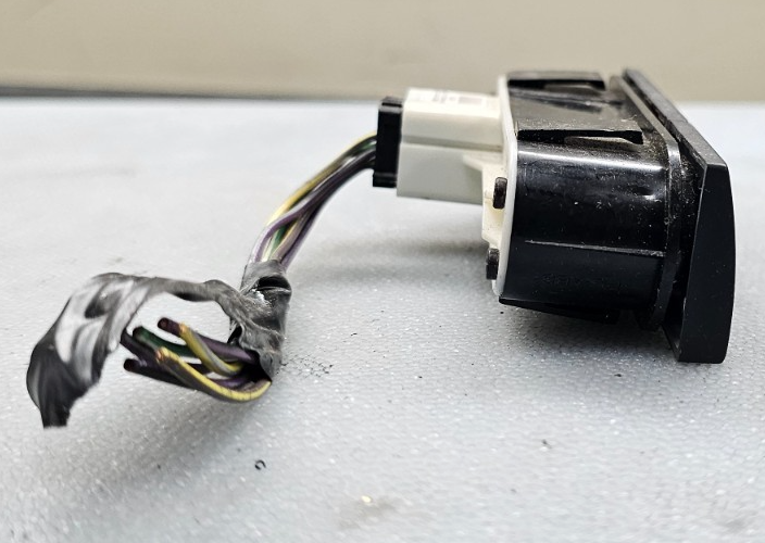 🔥06-09 FUSION MERCURY MILAN CENTER DASH HAZARD BUTTON SWITCH PASS RADIO BEZEL