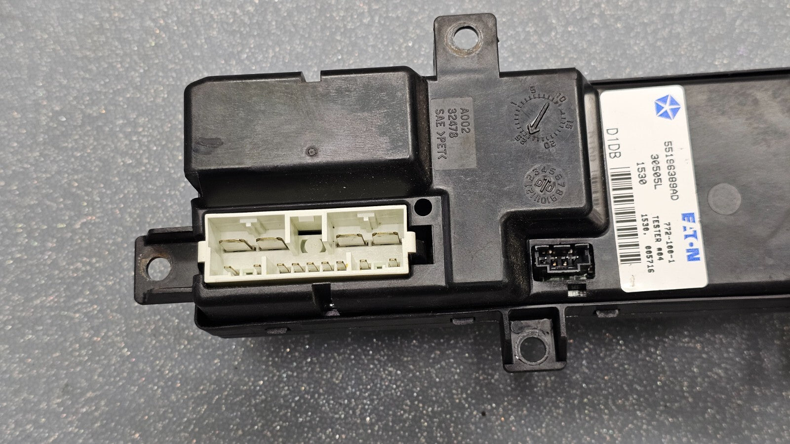 99-04 Jeep Grand Cherokee Driver Left Master Door Window Mirror Switch Assembly