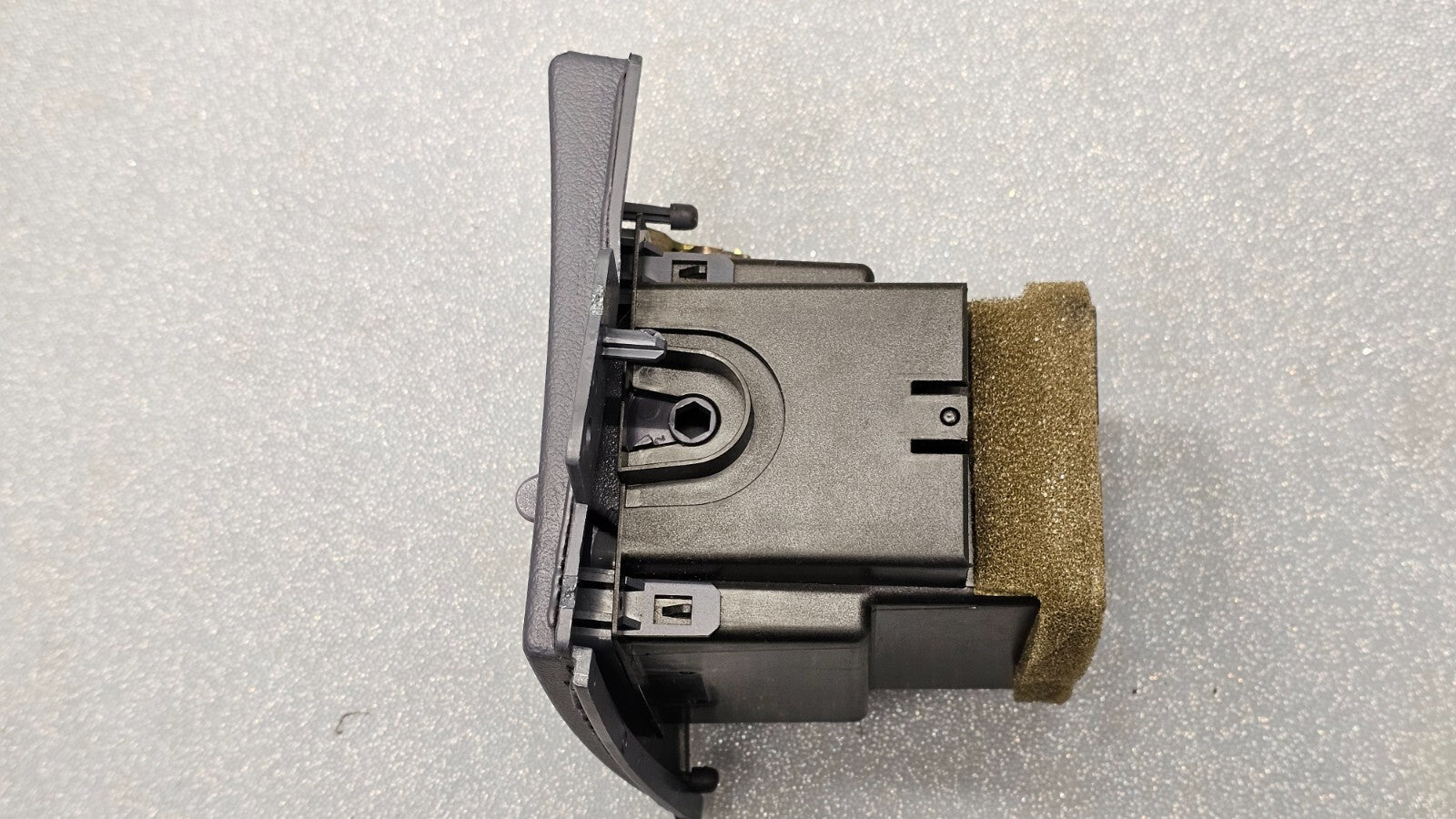 98-11 Grand Marquis Crown Victoria Dash Right Passenger AC Heater Air Vent Black