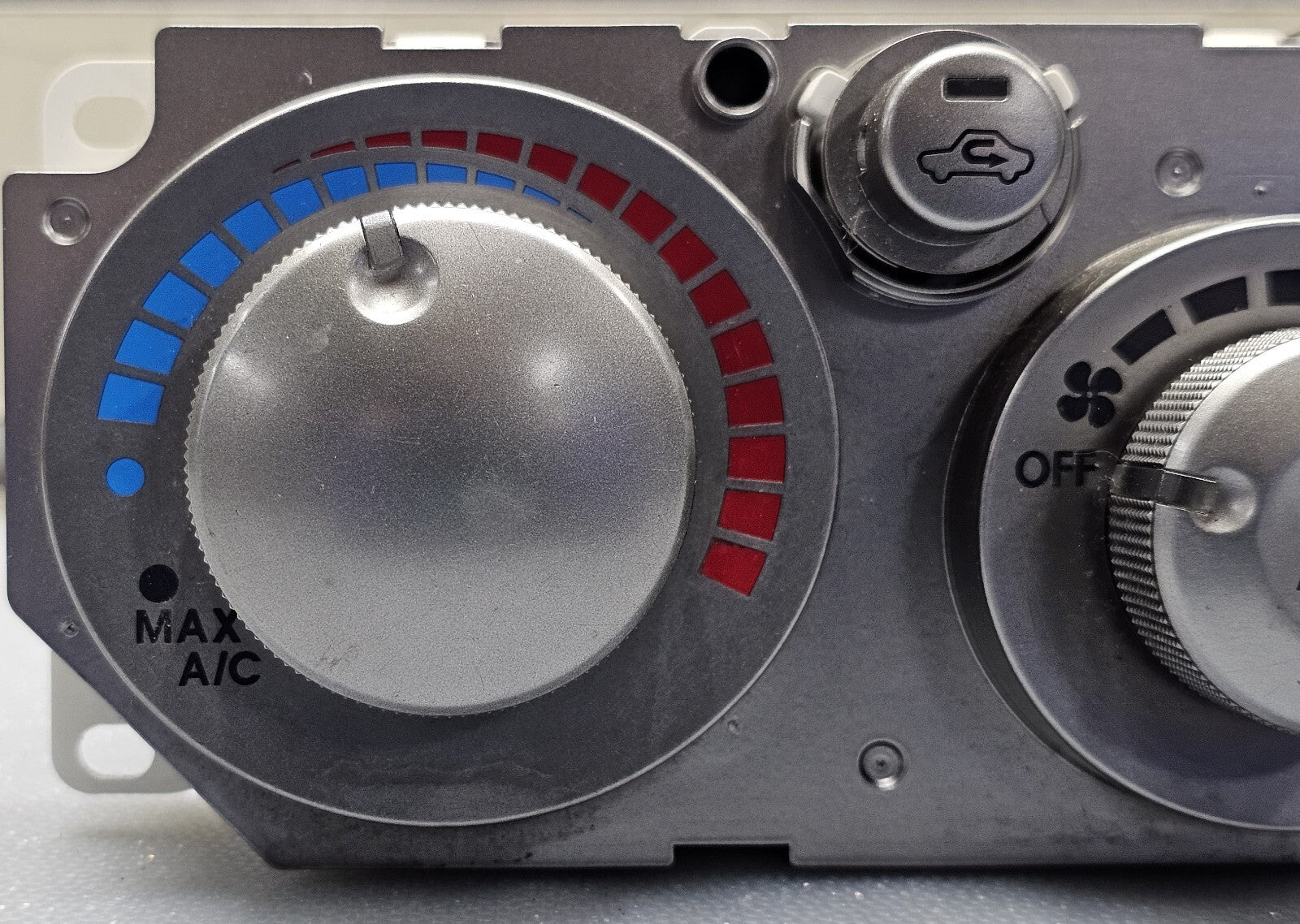 04-05 Mitsubishi Endeavor Dash AC Heater Climate Temperature Control Conditioner