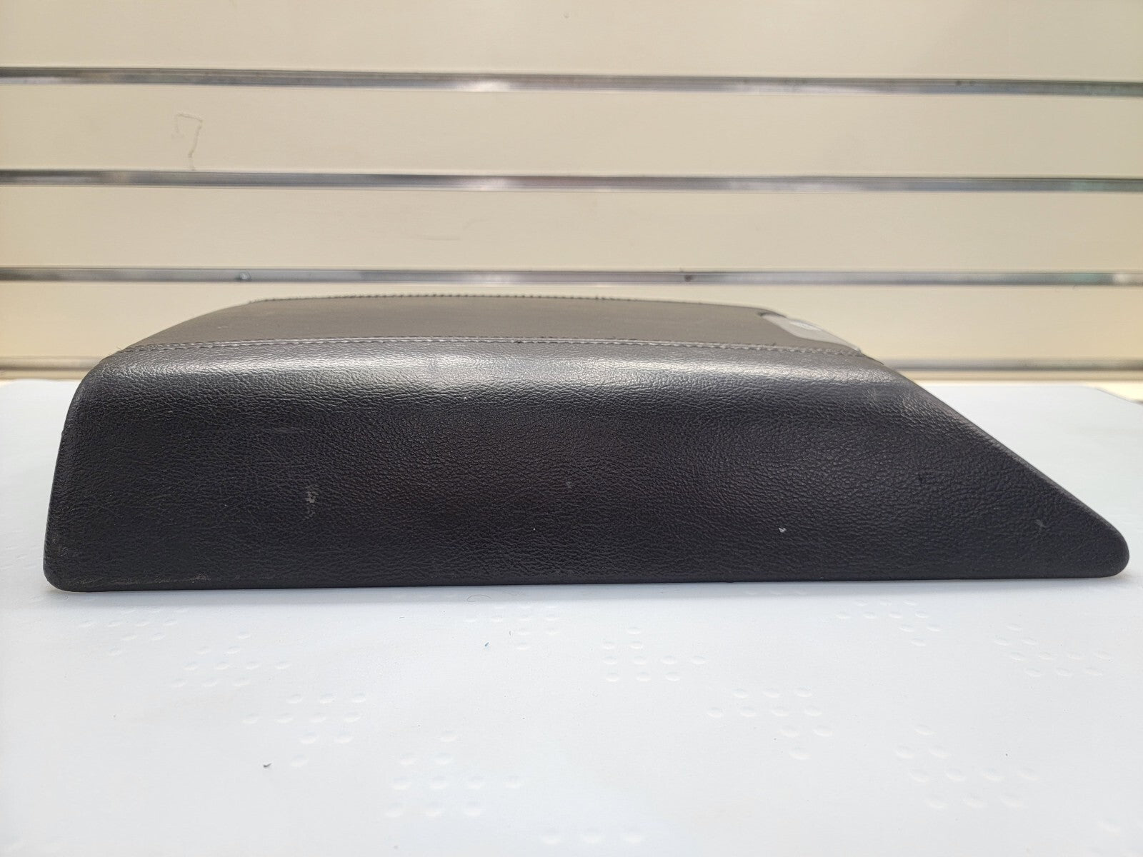 2003 - 2006 Lincoln Navigator Center Console Lid Armrest Dove Leather BLACK L18