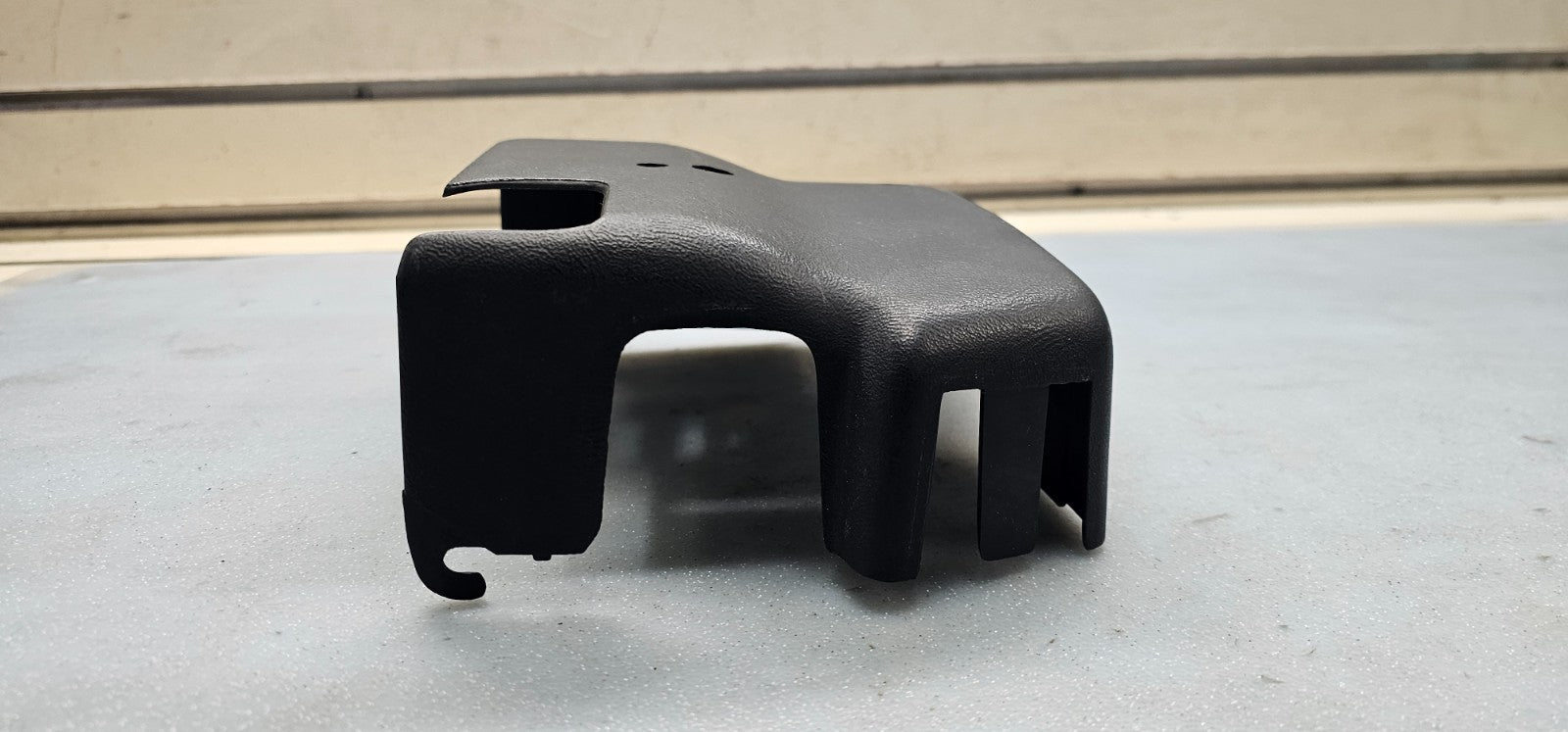 95-03 Escalade Astro Blazer Steering Column Lower Trim Cover Shroud UPPER BLACK