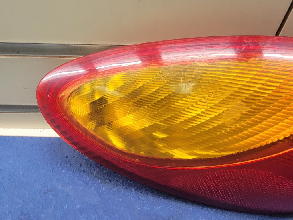 2001-2005 Chrysler Pt Cruiser Passenger Right Side Tail Light OEM Assembly
