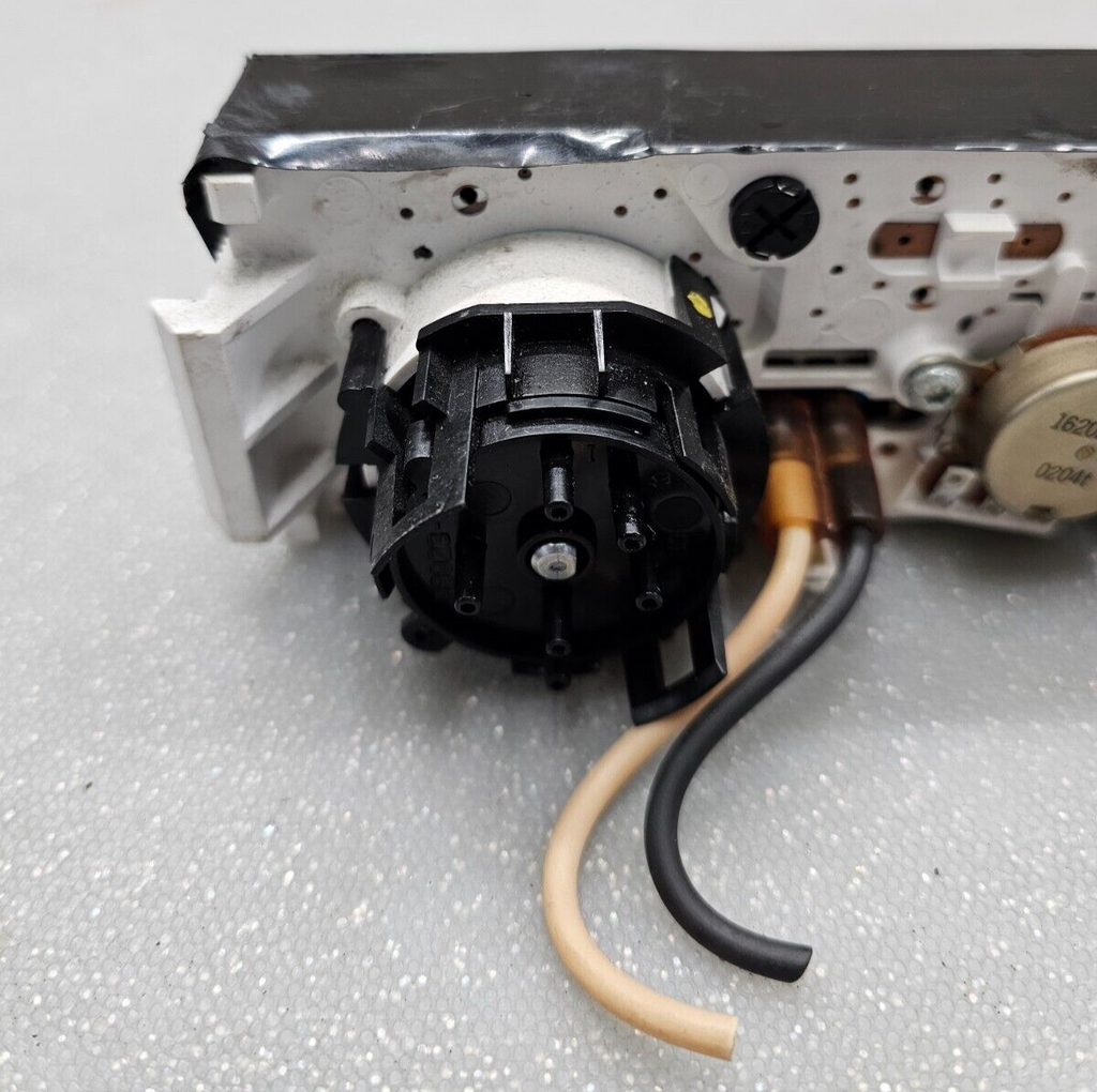 96-05 Chevy Astro Safari Dash AC Heater Temperature Climate Control Unit Defrost