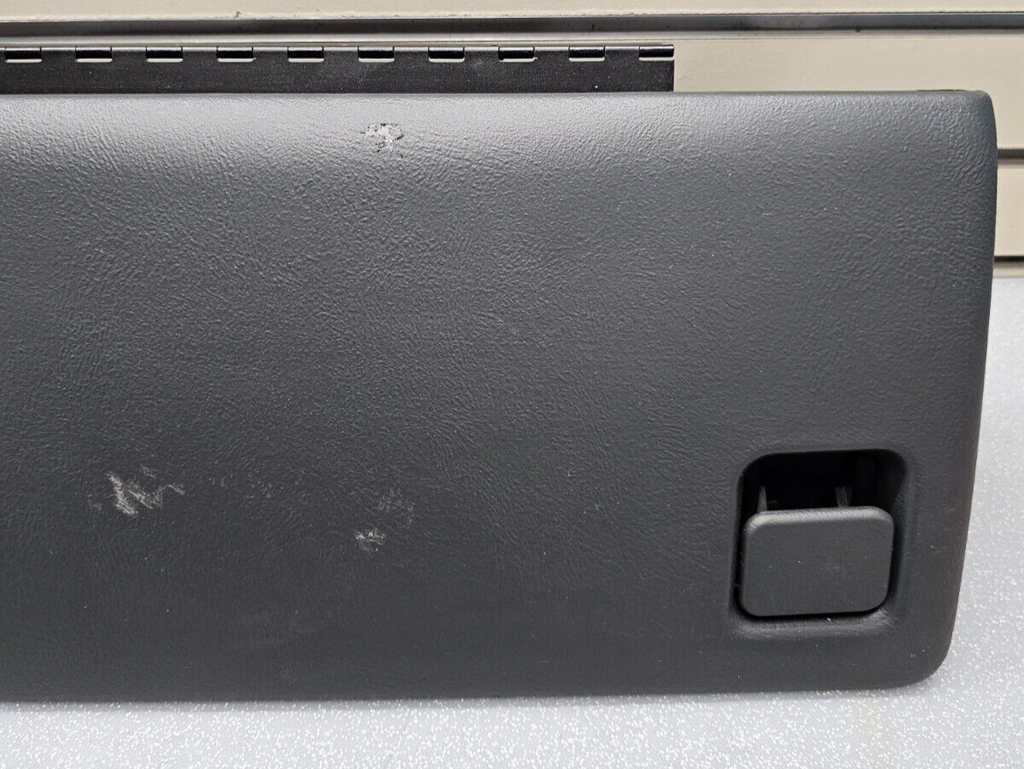 99-06 SILVERADO SIERRA Dash GLOVE BOX Storage Compartment Assembly DK GRAY G3