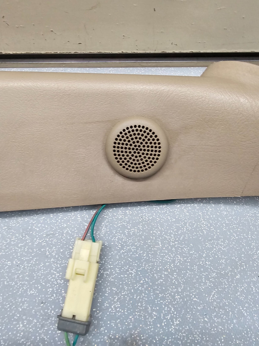 99-06 SILVERADO SIERRA Roof Molding A PILLAR Trim RIGHT Pass Speak LIGHT TAN p3