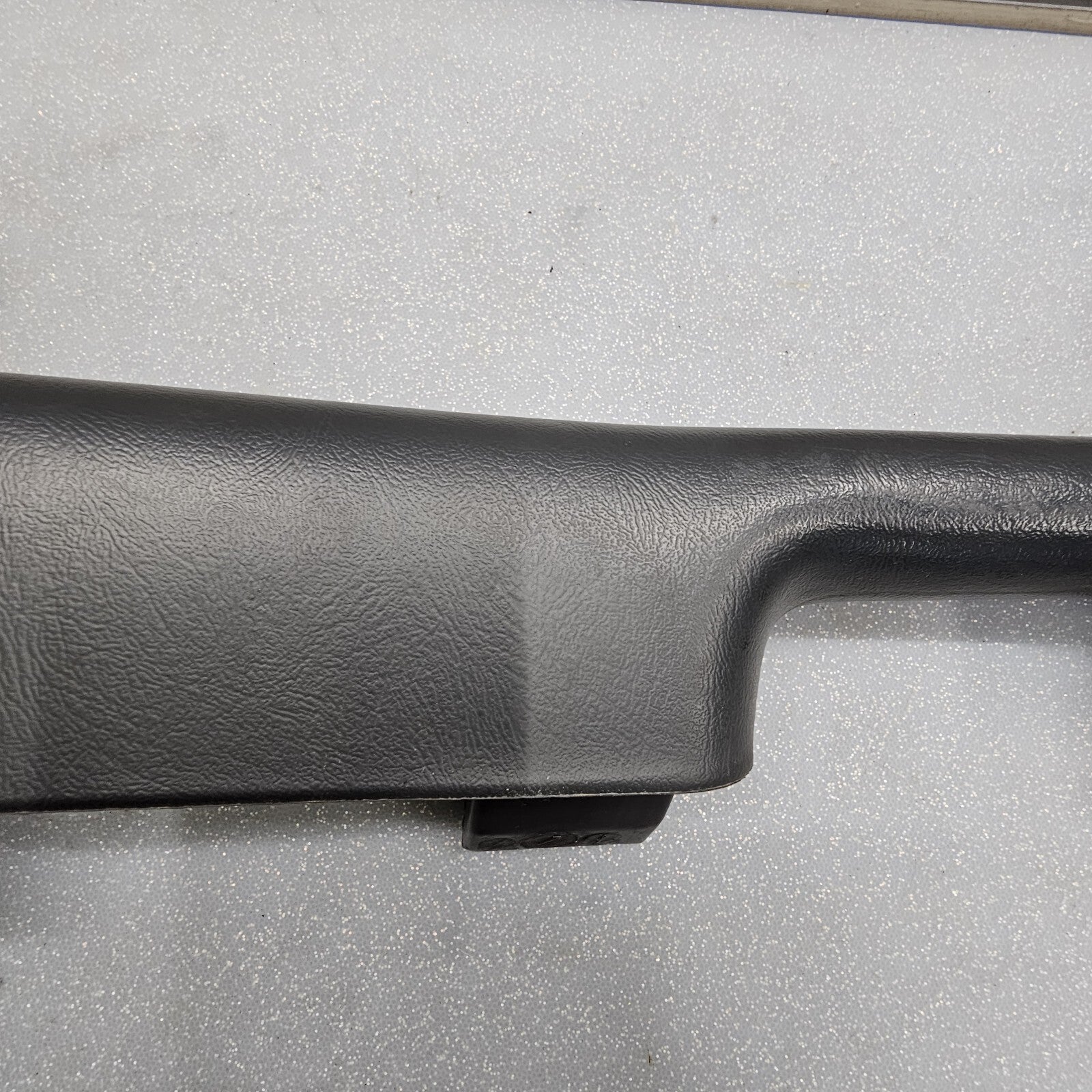 99-06 Chevy GMC Silverado Door Panel ARMREST Front RIGHT Handle GRAPHITE H3 MANU