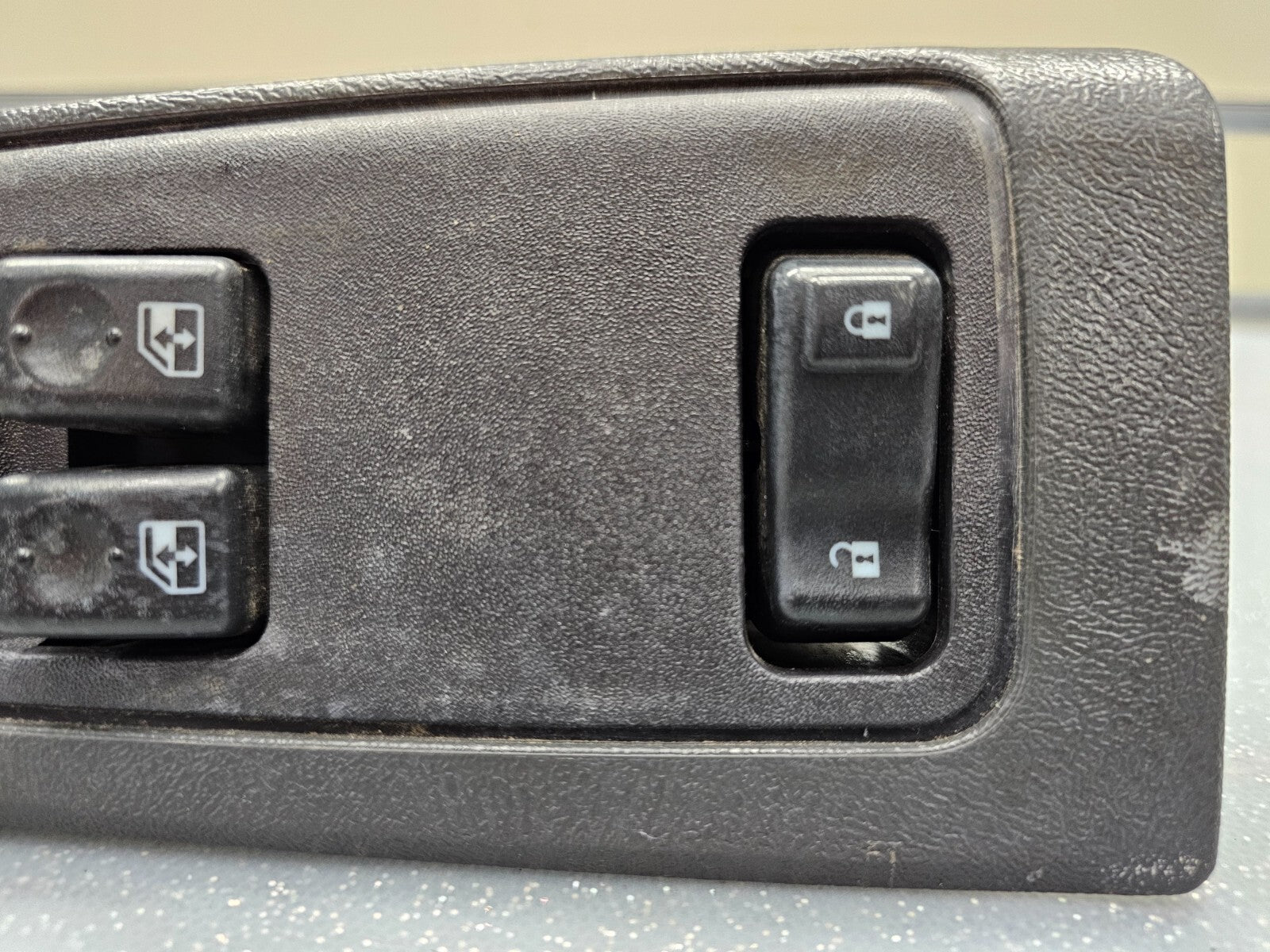 03-06 Silverado Sierra Power Front Driver Window Control Switch Assembly WS4