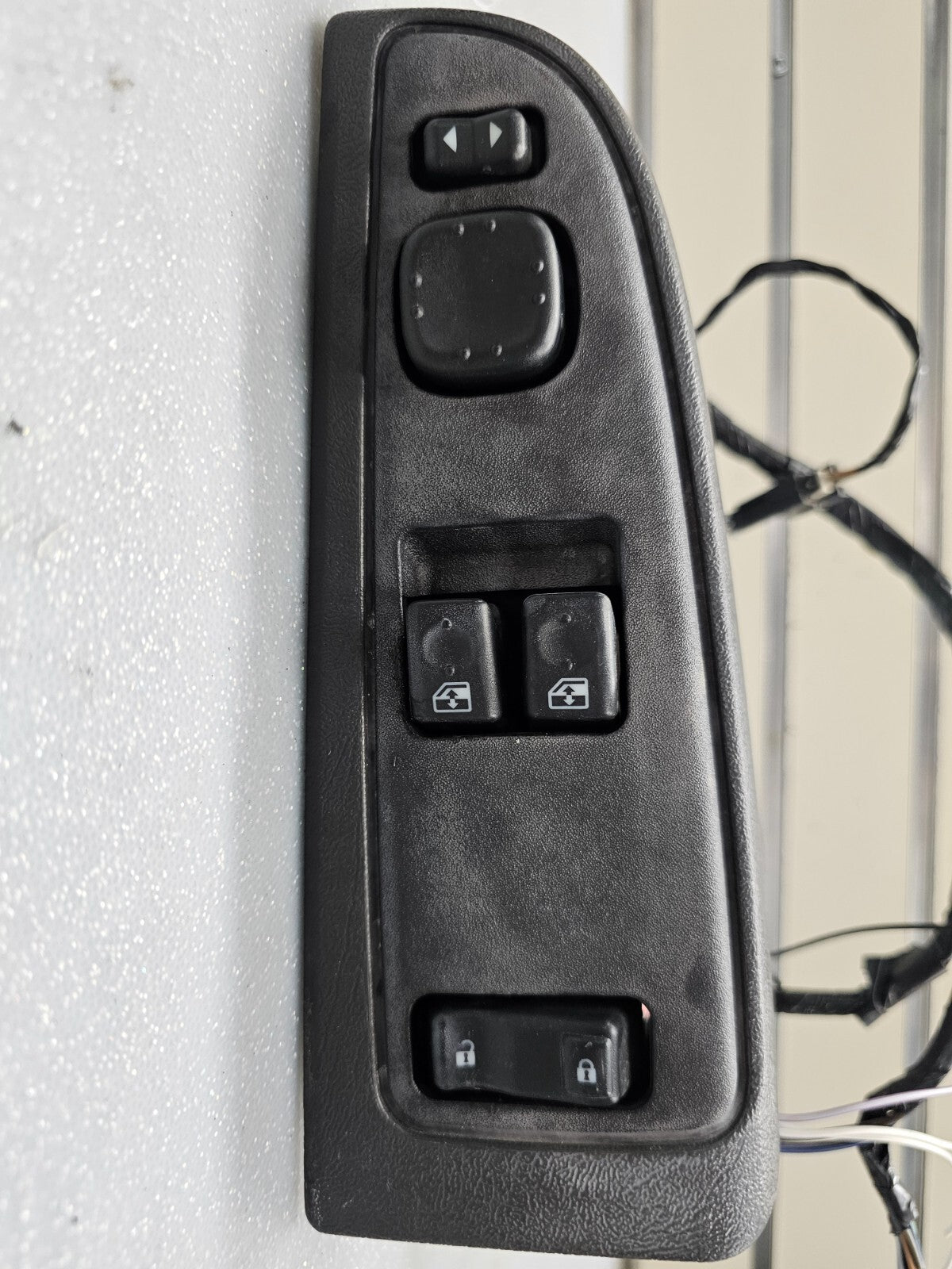 03-06 Silverado Sierra Power Left Driver Master Window Switch Assembly Black WS4