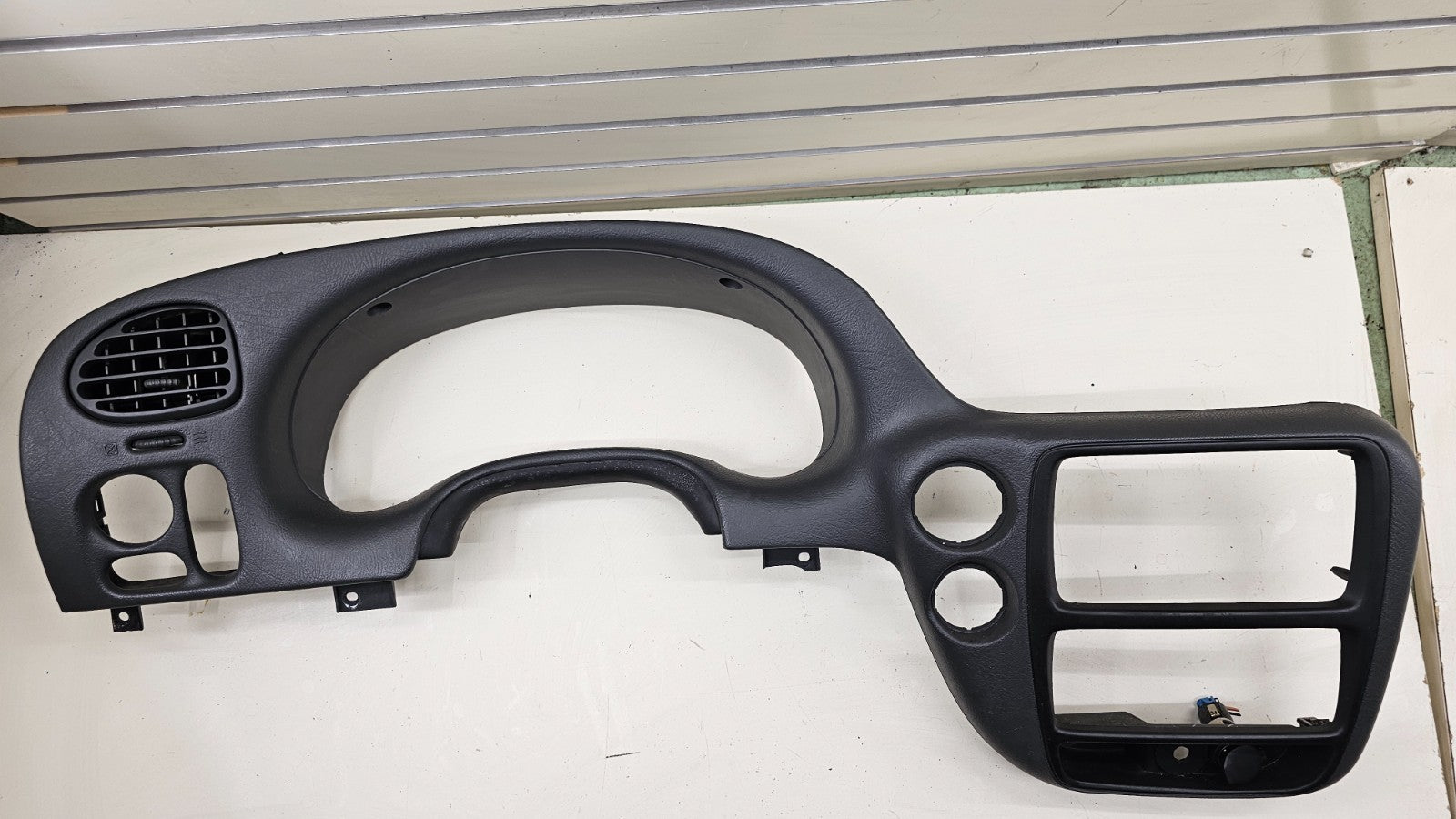 02-09 Trailblazer Dash Instrument Cluster Speedometer Bezel Trim Panel Black C10