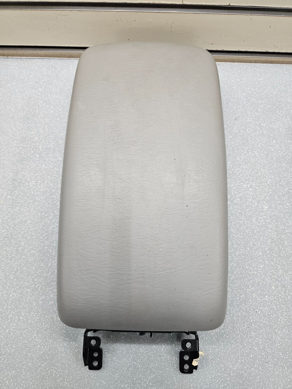 02-06 Toyota CAMRY Solara Center Console Armrest Storage Cover LEATHER GRAY L20
