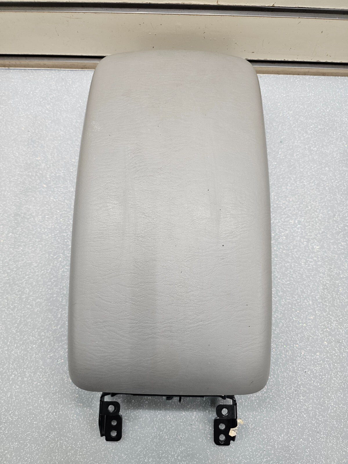 02-06 Toyota CAMRY Solara Center Console Armrest Storage Cover LEATHER GRAY L20