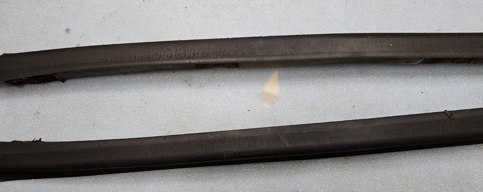 🔥04-08 CHRYSLER PACIFICA LEFT & RIGHT A PILLAR WINDSHIELD MOLDING MOPAR GENUINE