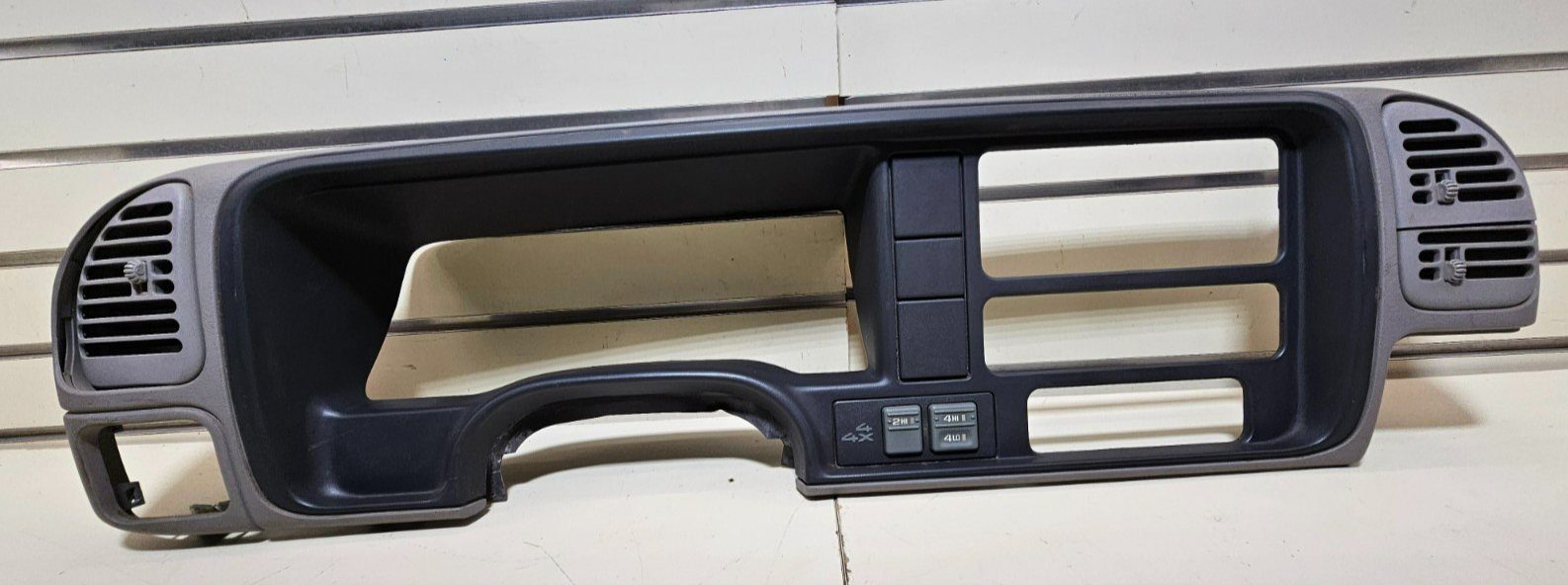 95-99 CHEVY GMC TRUCK CK Dash Instrument Cluster Speedometer Bezel Gray/Black C3