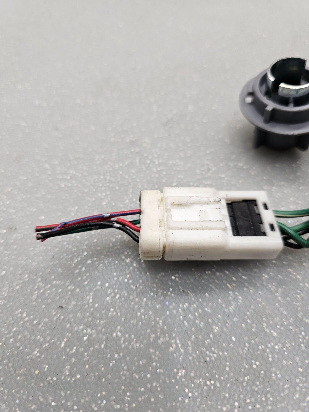 00-03 Nissan Sentra Rear Tail Light Break Light wire Wiring Harness Bulb Socket