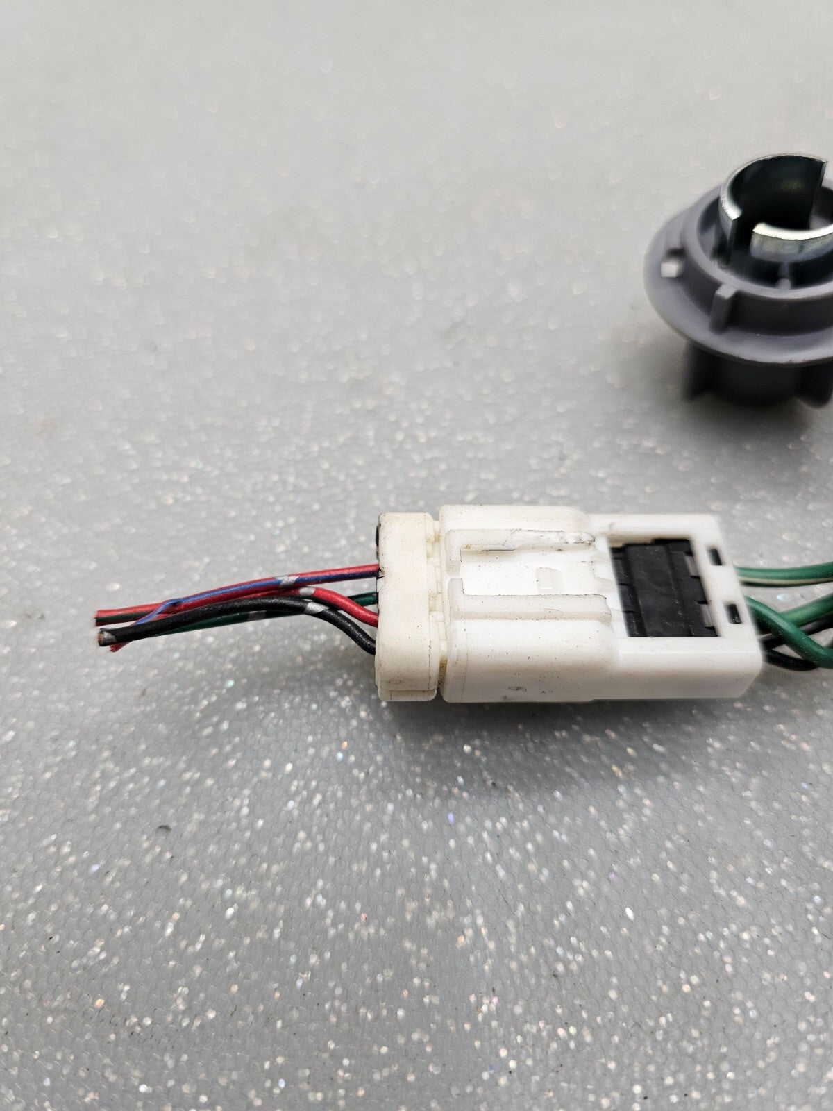 00-03 Nissan Sentra Rear Tail Light Break Light wire Wiring Harness Bulb Socket