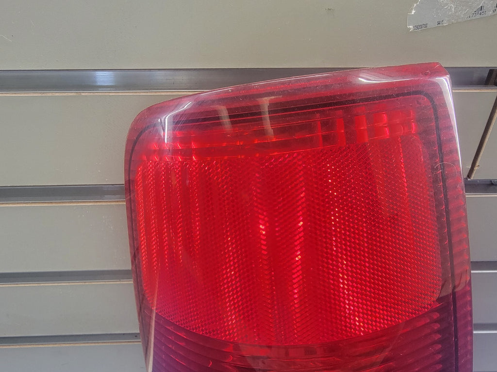 🔥1998-2000 Lincoln Navigator Left Driver Tail Light Lamp Outer Assembly