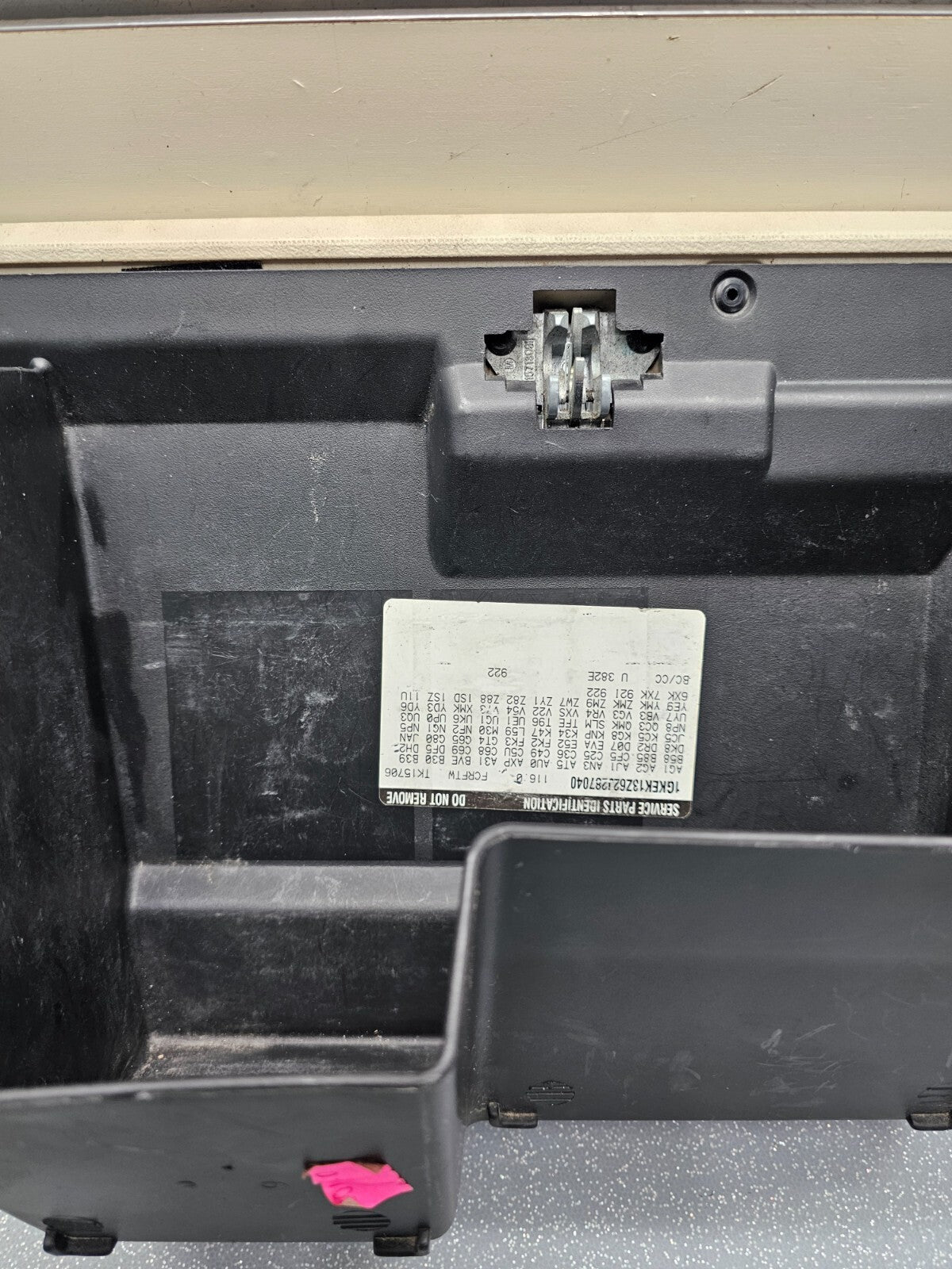 99-06 SILVERADO SIERRA Dash GLOVE BOX Storage Compartment Assembly Light TAN G3