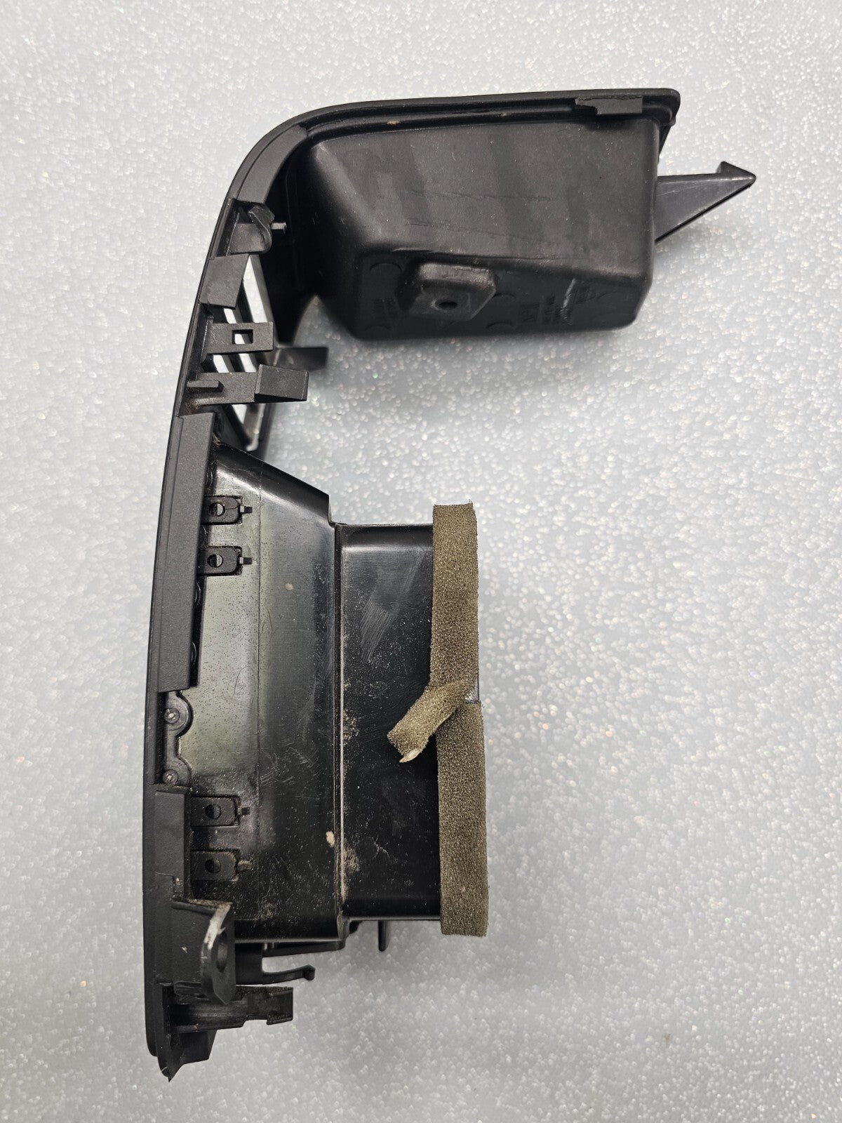 05-15 NISSAN TITAN ARMADA QX56 DASH FRONT CENTER RIGHT AIR VENT HEATER TRIM GRAY