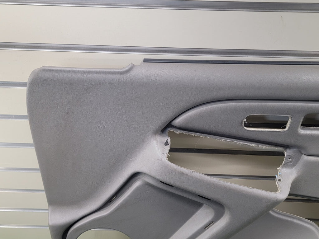 🔥 2003-2006 Chevy Silverado SIERRA Door Panel Front right passenger gray D5