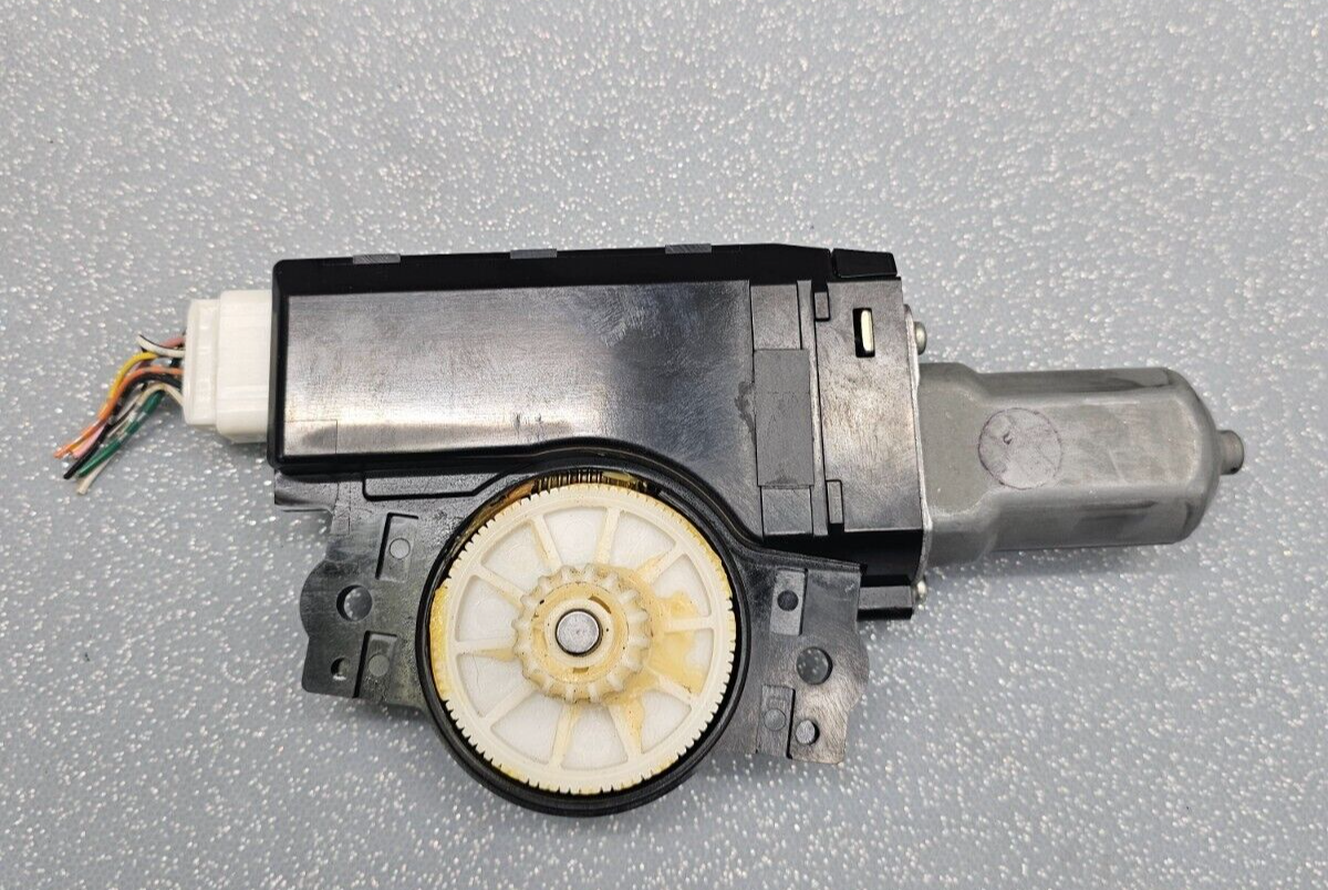 05-10 SCION TC Front Upper Sun Roof Power Motor Sliding Gear Motorized Assembly