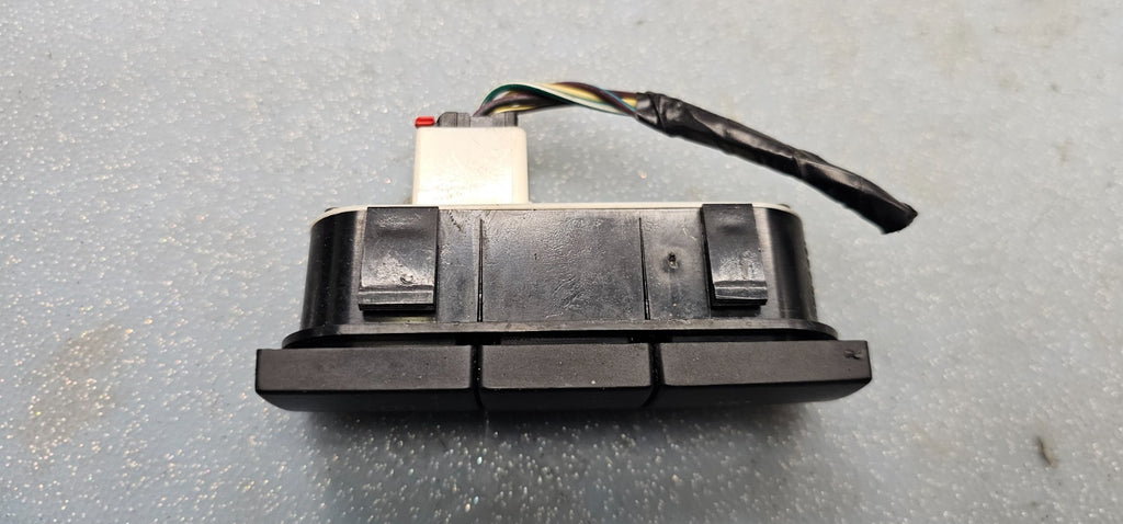 🔥06-09 FUSION MERCURY MILAN CENTER DASH HAZARD BUTTON SWITCH PASS RADIO BEZEL