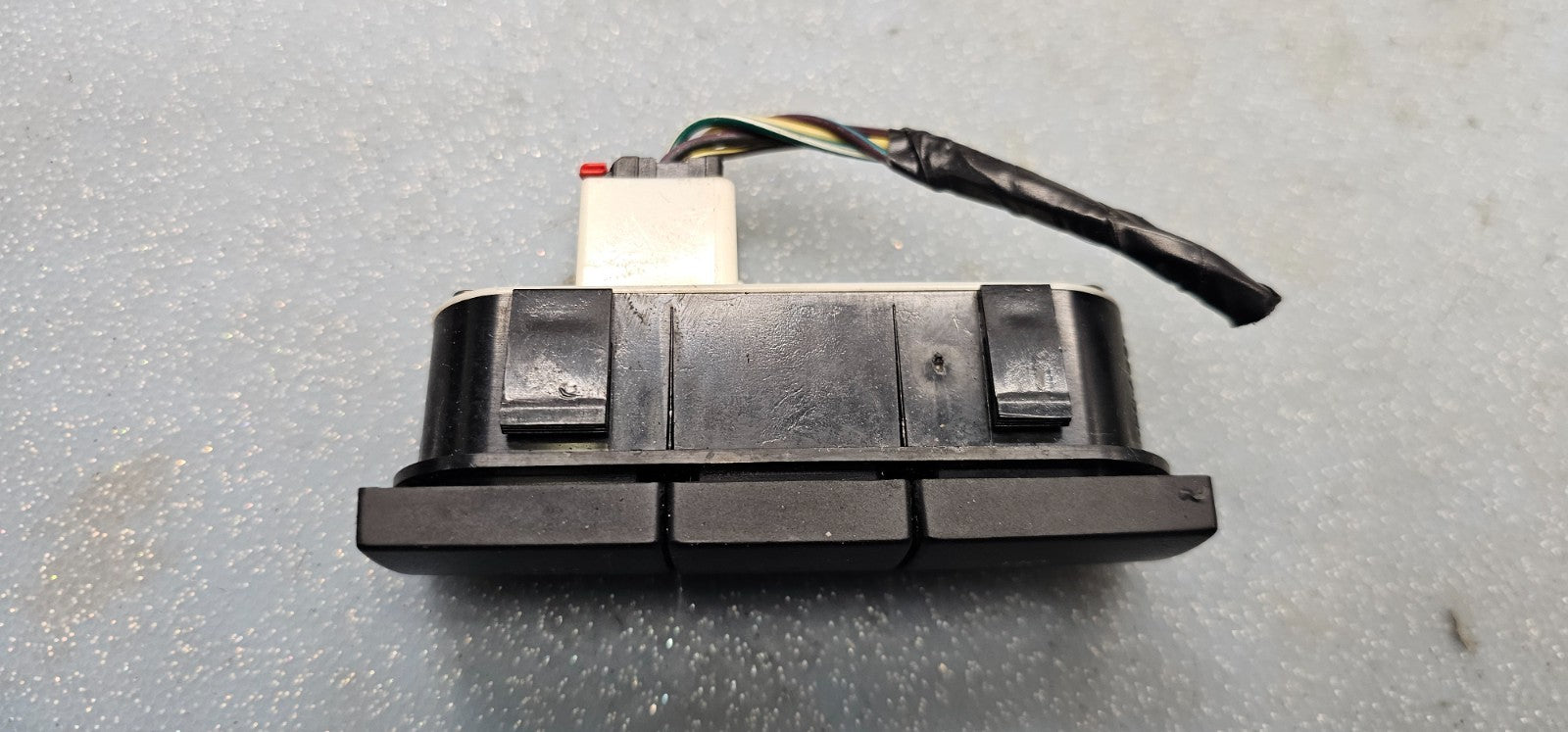 🔥06-09 FUSION MERCURY MILAN CENTER DASH HAZARD BUTTON SWITCH PASS RADIO BEZEL