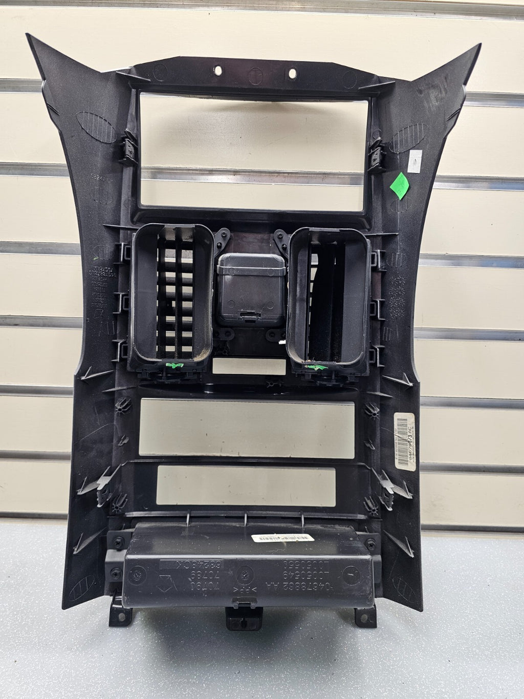🔥08-10 DODGE CARAVAN DASH RADIO SURROUND BEZEL TRIM PANEL CLIMATE CONTROL BLACK