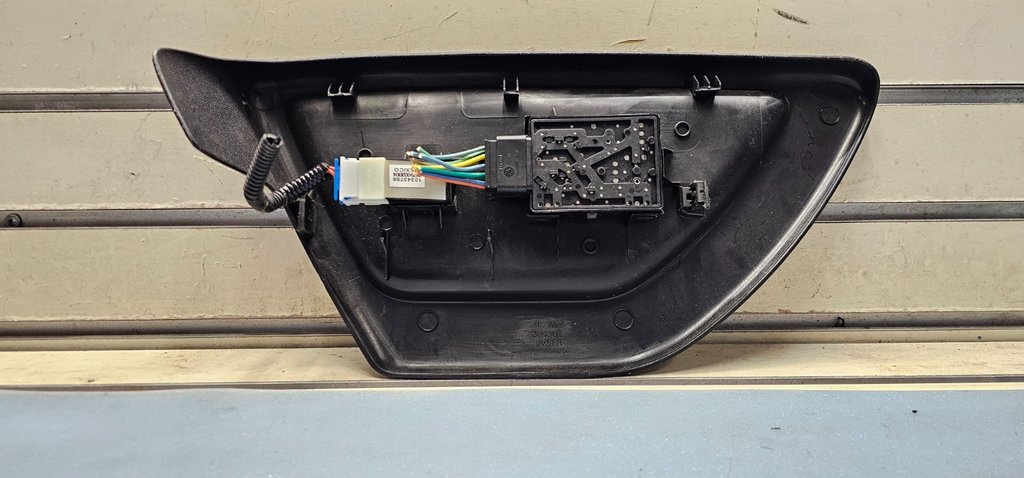 🔥04-11 TRAILBLAZER ENVOY CADILLAC STS RIGHT PASSENGER SEAT SWITCH BEZEL BLACK