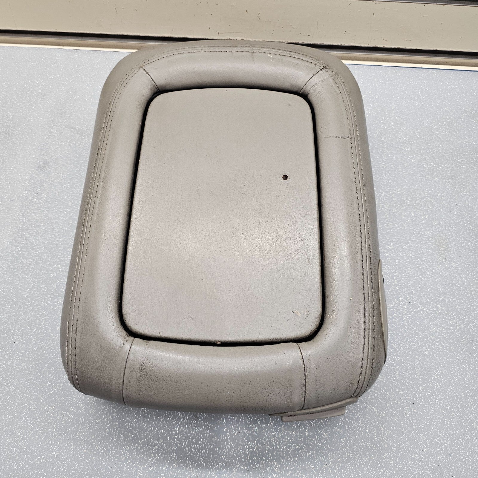 🔥01-02 Yukon Escalade Center Console Armrest Lid Cover Assembly LIGHT TAN L8