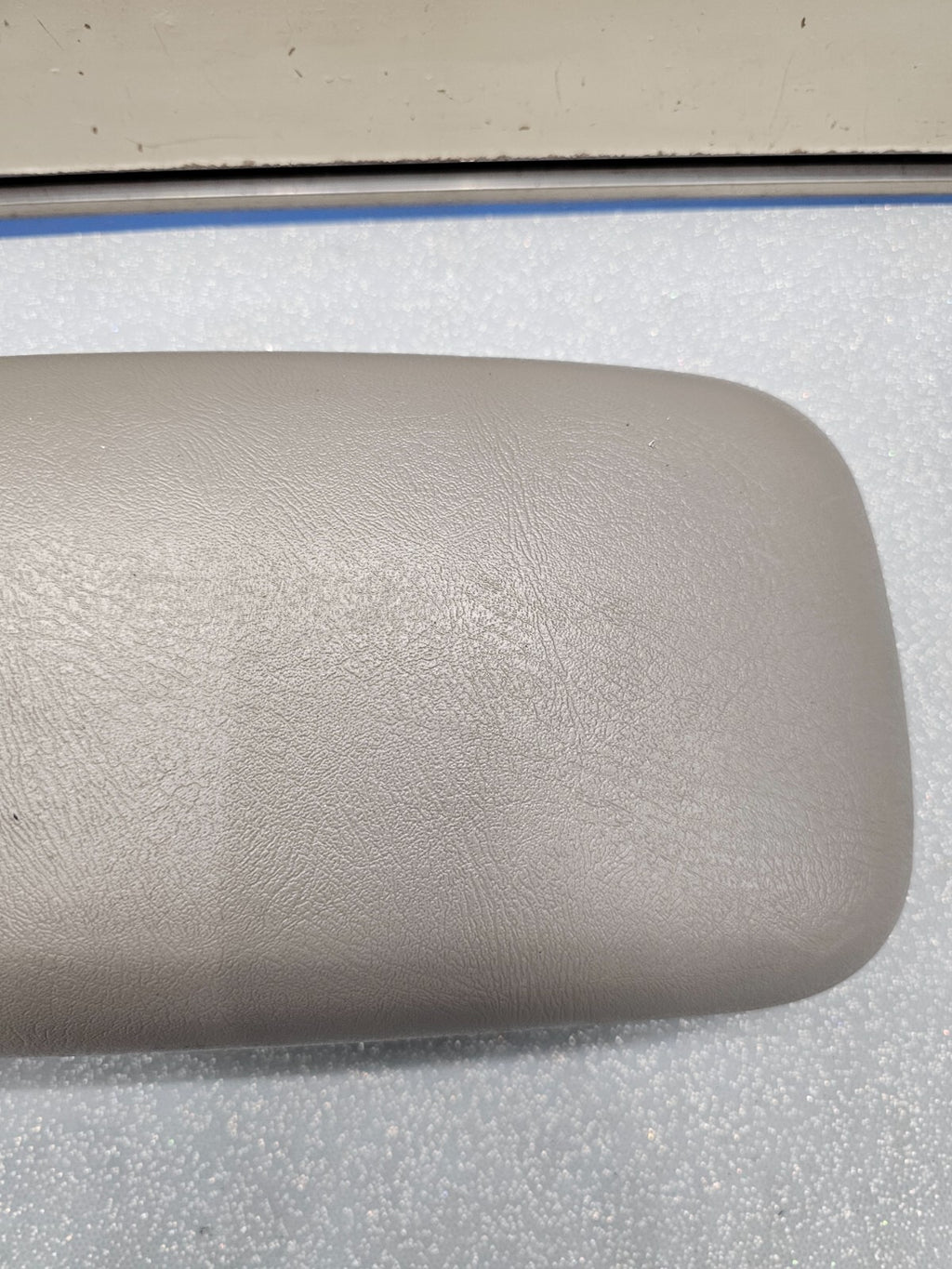 98-04 Chevy BLAZER S10 GMC JIMMY SONOMA Center Console Armrest Cover Lid GRAY L7