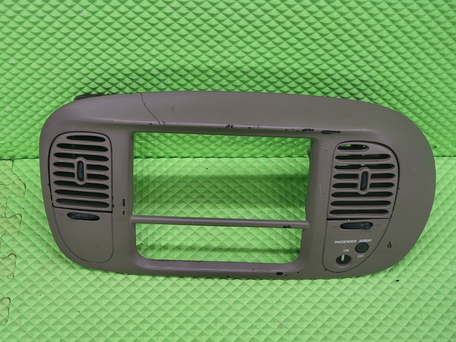97-03 Ford F150 Center Dash Radio Climate BEZEL Trim Panel🔴AIRBG Line Lt Tan B1