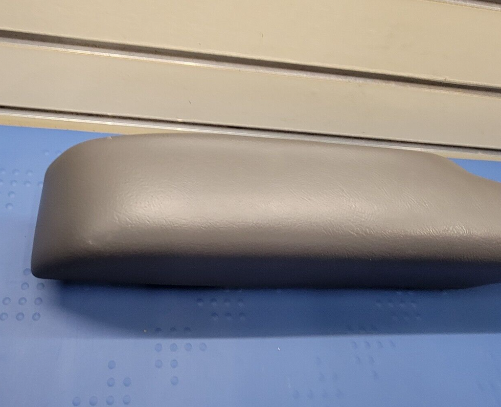 03-06 Silverado SIERRA TAHOE Door Panel ARMREST Front right Handle graphite H2