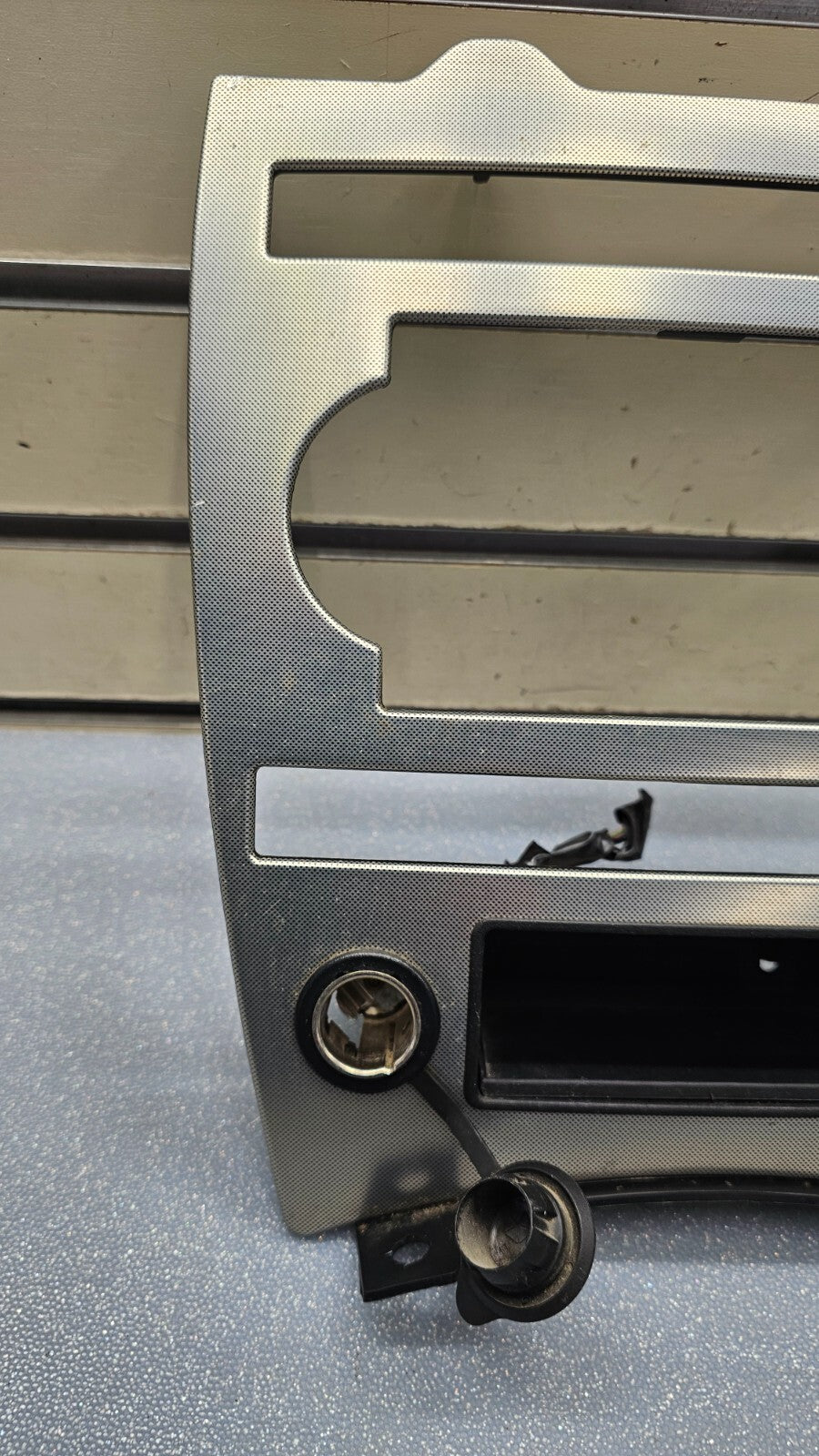 🔥05-07 JEEP GRAND CHEROKEE DASH PANEL RADIO SURROUND TRIM BEZEL Silver OEM B70