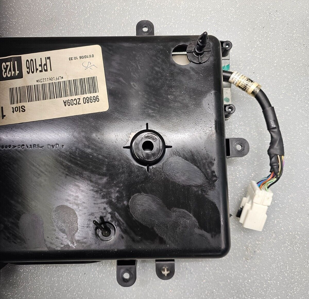 🔥04-05 Titan 04-13 Armada  Entertainment Console Back Plate DVD Screen Assembly