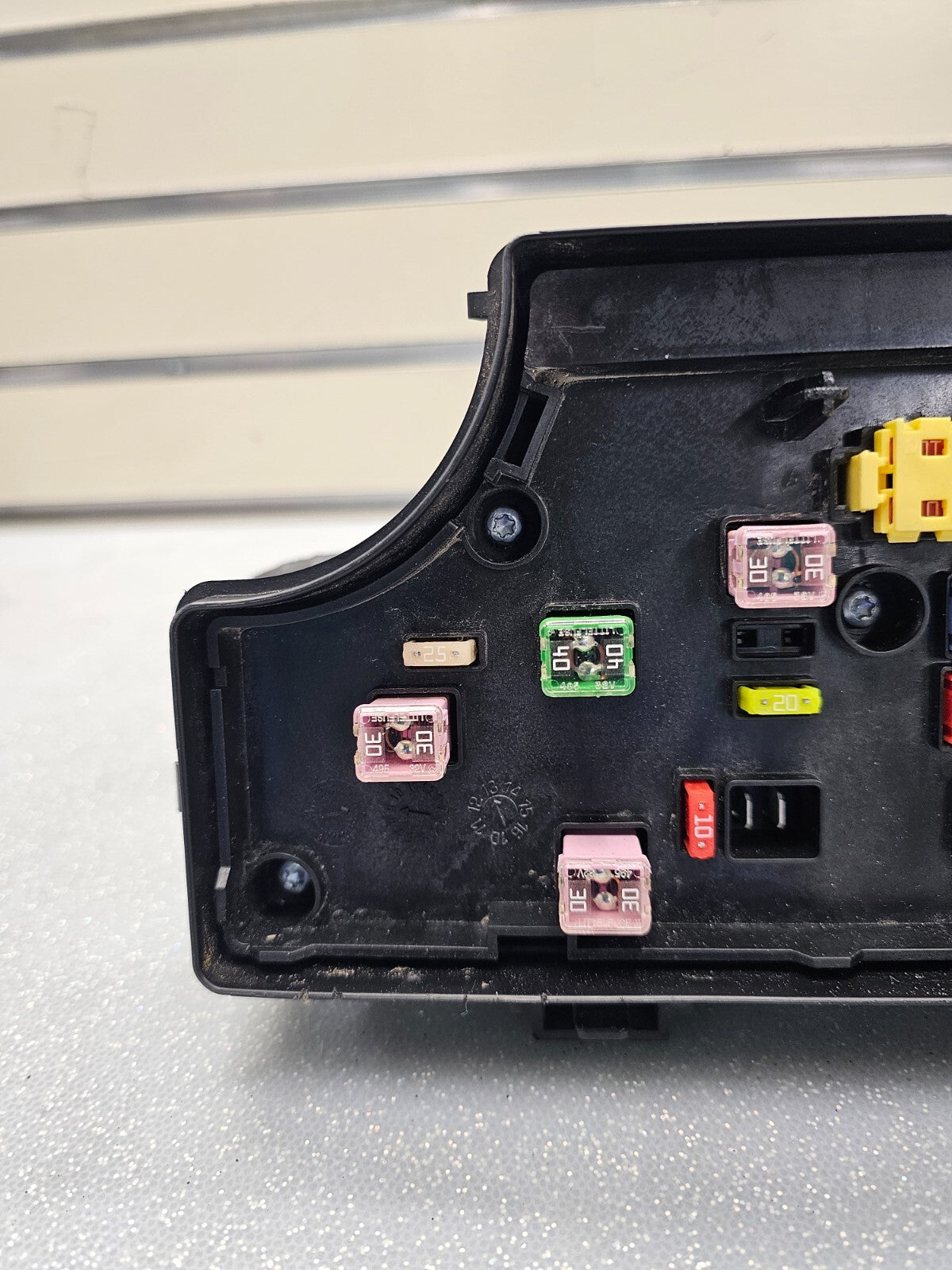 11-14 Chrysler 200 Dodge Avenger Totally Integrated Power Module Fuse Box Relay
