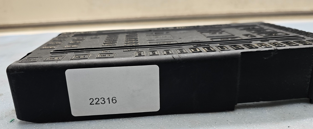 🔥99-07 Ford F250 F350 F450 Expedition Exterior Fuse Box Cover Relay Box Cover