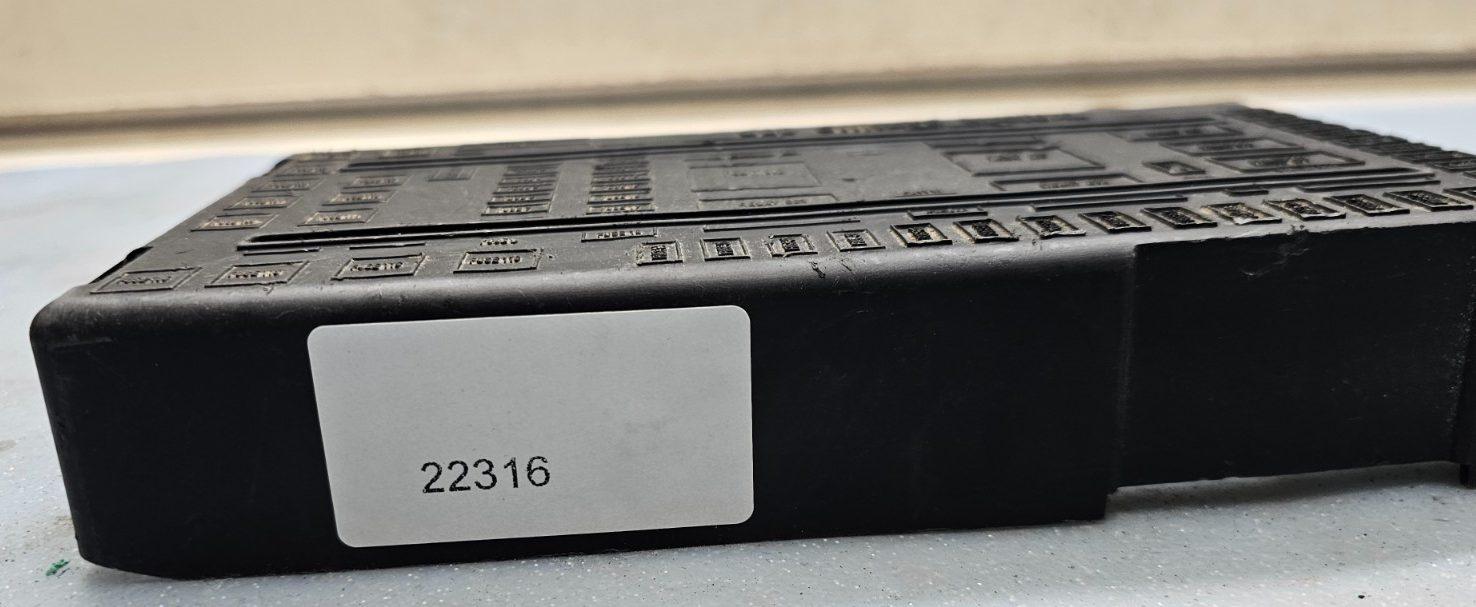 🔥99-07 Ford F250 F350 F450 Expedition Exterior Fuse Box Cover Relay Box Cover