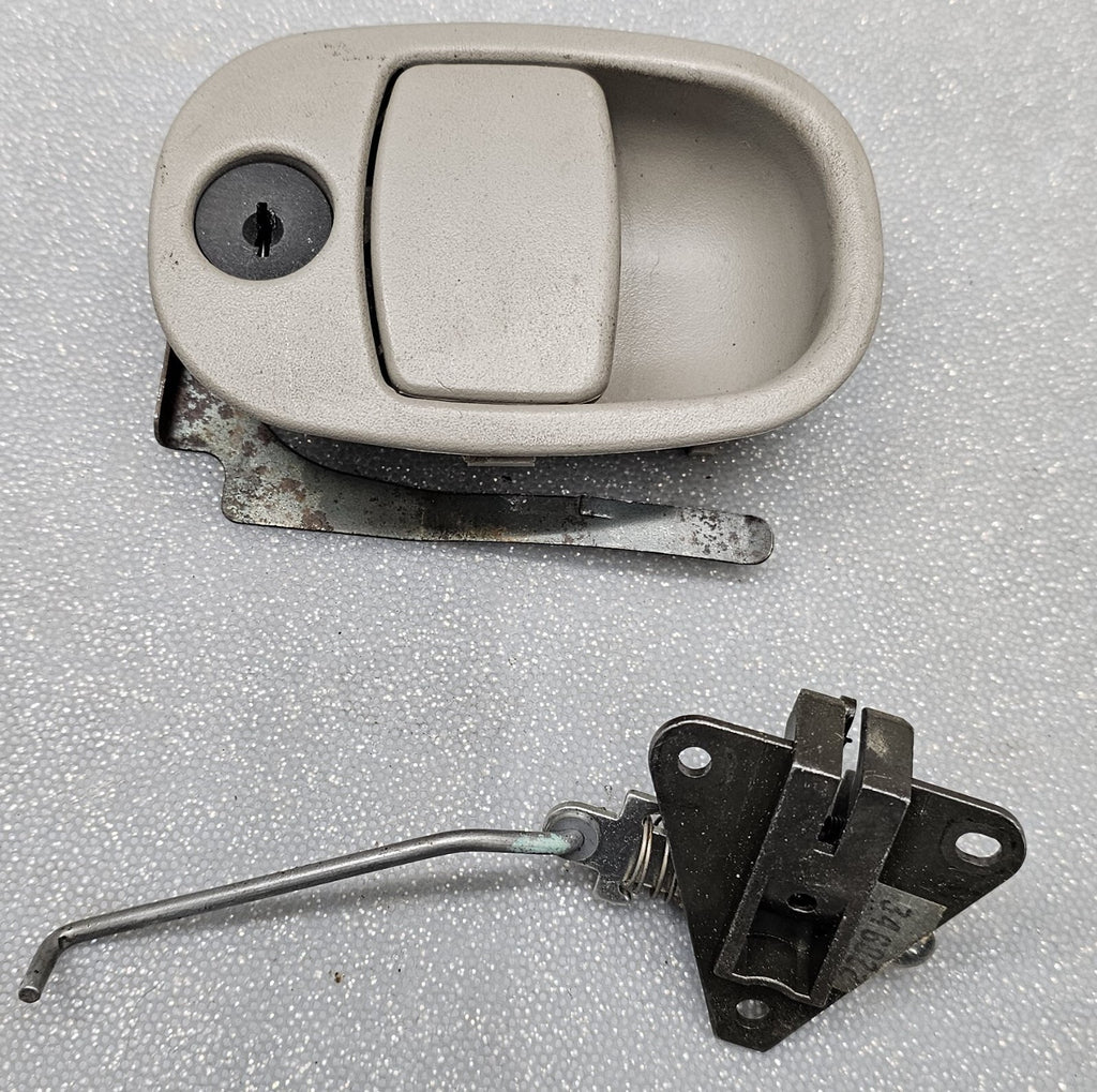 🔥2005-2009 Chevrolet Equinox GLOVE BOX LATCH LIGHT GREY