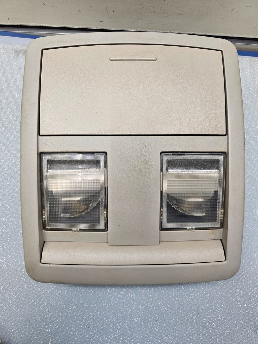 05-10 Jeep Grand Cherokee Overhead Console Dome Map Light Compartment Light Tan