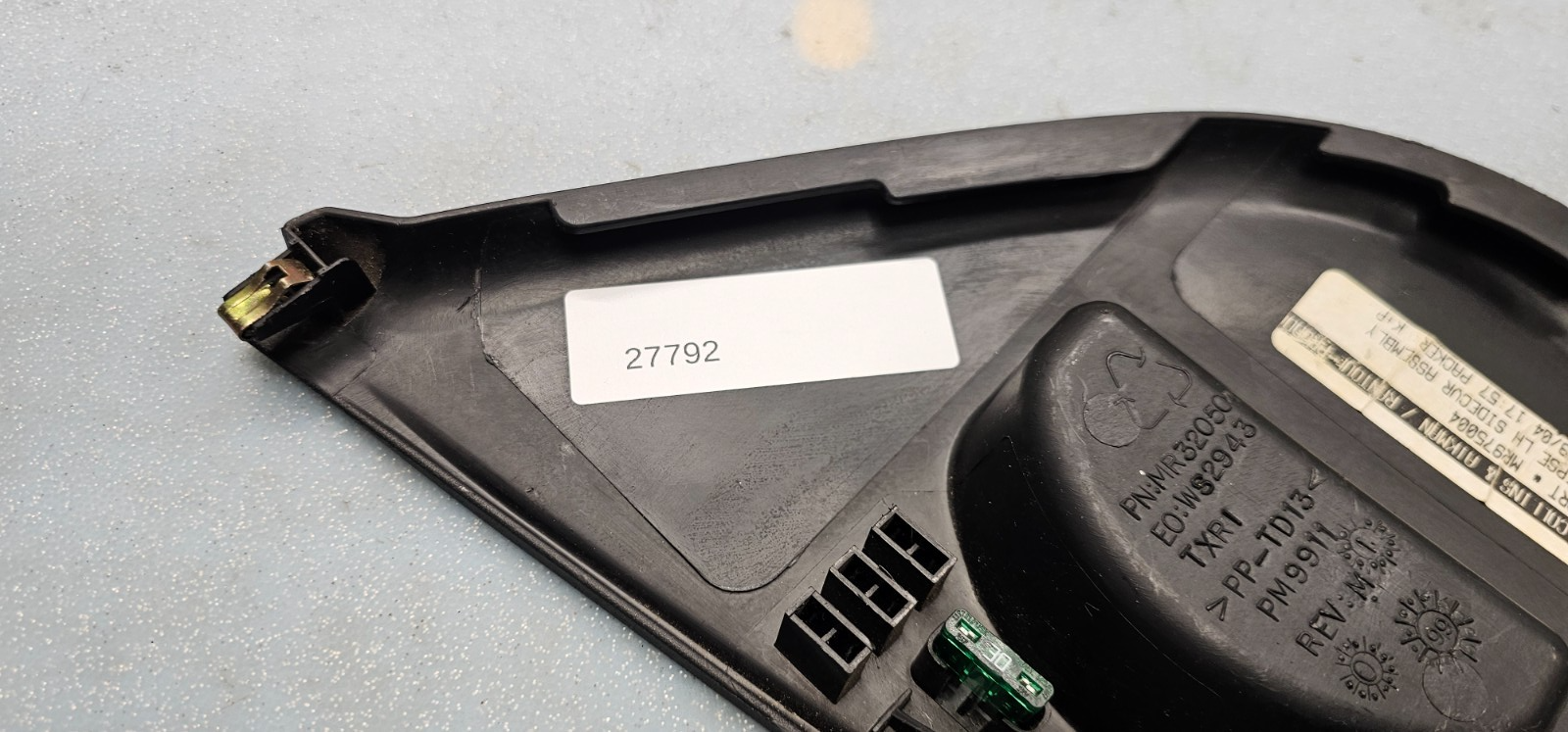 🔥01-02 Sebring Stratus Dash Interior Fuse Box Instrument Panel End Cover BLACK
